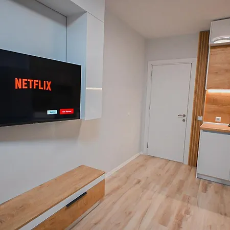 Apartment Modern Studio In With Free Parking